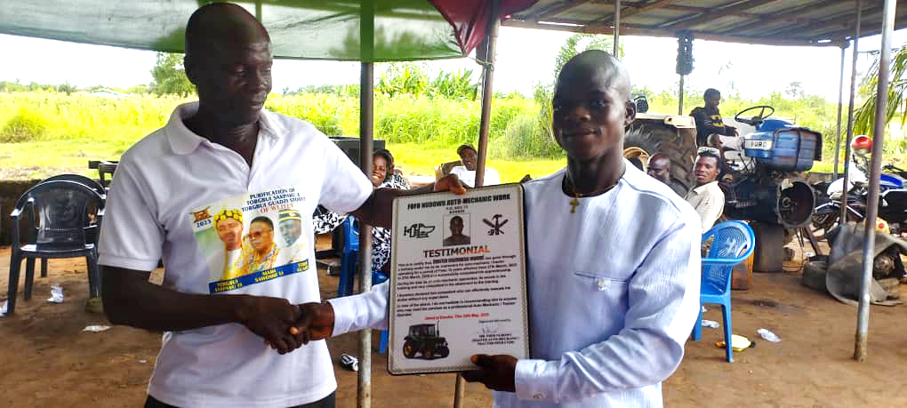 Koumakou Honoré primo meccanico per trattori in Togo